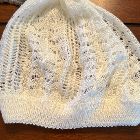 Elegant Women's Lace Knit Beanie Set - Gray & Cream - Picture 2 of 3